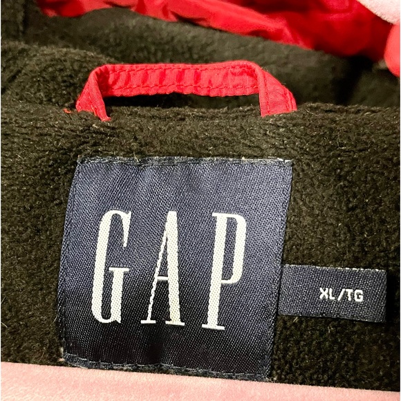 Women’s red puffer GAP zip up hooded winter ski coat - Picture 3 of 3